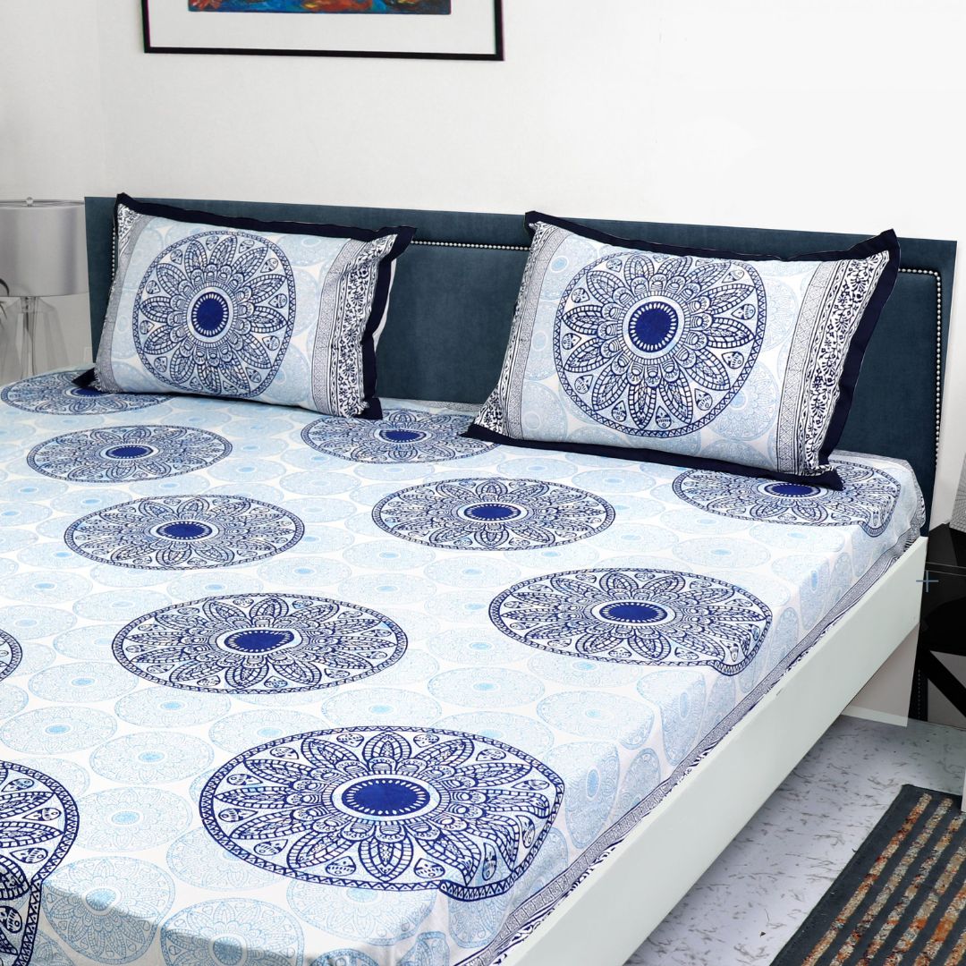 Ornamental Flower Print Bed Cover With 2 Pillow Covers