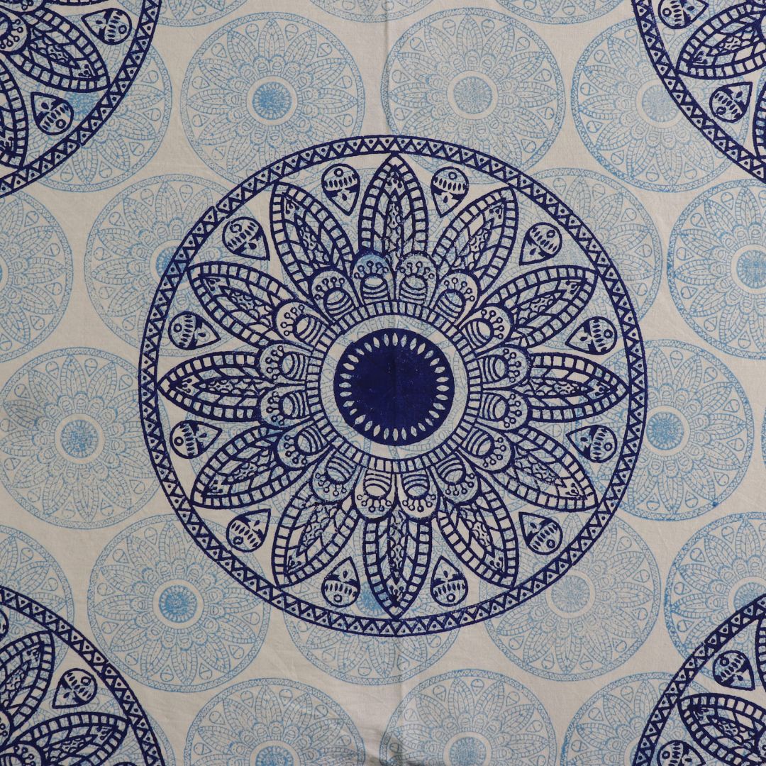 Ornamental Flower Print Bed Cover With 2 Pillow Covers