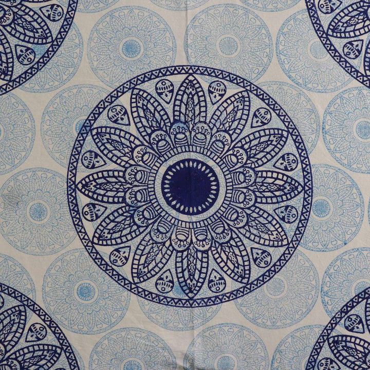 Ornamental Flower Print Bed Cover With 2 Pillow Covers