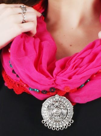 Doyenne of Design Scarf Necklace – Fashionous